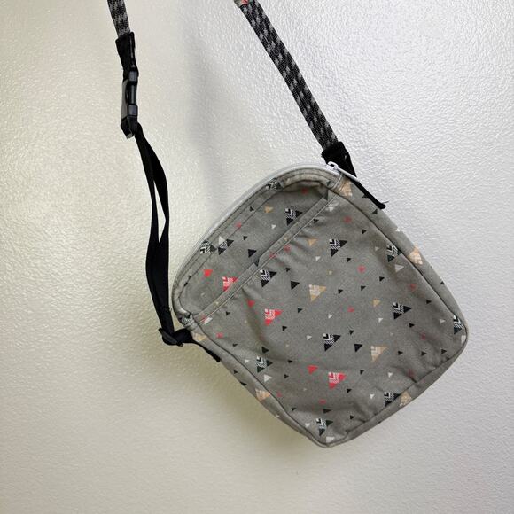 Kavu Wallop Crossbody Bag Purse Grey Multi Canvas Geometric Zip Pockets Rope - Picture 2 of 7